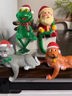 VINTAGE 80’s Sun Hill STOCKING HOLDER SHELF SITTER DOG CAT SANTA  FROG Hong Kong
